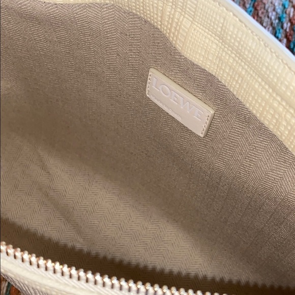 Loewe T stand pouch 100% authentic never used - Picture 6 of 8